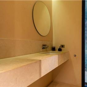 4 bedroom villa with infinity pool and sea views near Noto, Sicily, sleeps 8